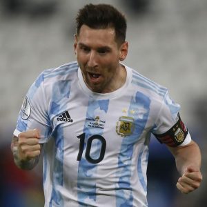 Copa América-Messi anotó un tiro libre, Argentina empató 1-1 con Chile