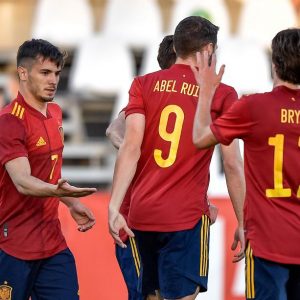 España 4-0 victoria : Goles del delantero del Real Madrid