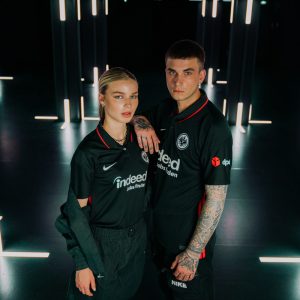 Camiseta Eintracht Frankfurt Primera Equipación 2021-2022