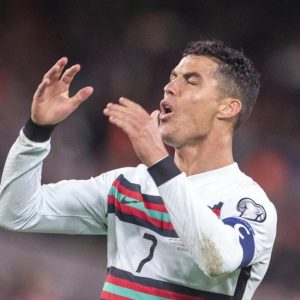 Preliminares mundiales-Cristiano Ronaldo Pepe expulsado, Portugal empate 0-0 con Irlanda