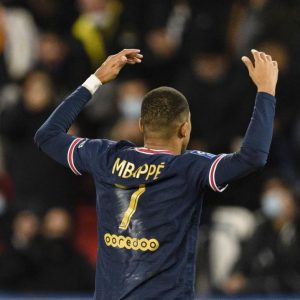Ligue 1-Mbappé marcó dos goles, París 2-0 Mónaco